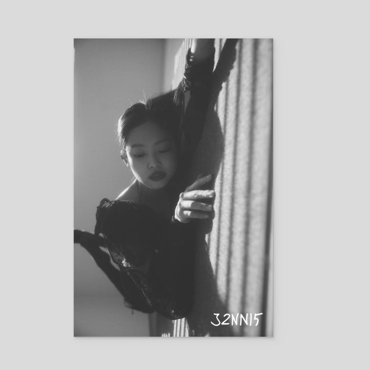 (PRE-ORDER) JENNIE Photo Exhibition <J2NNI5> OFFICIAL MD - POSTCARD (RANDOM)