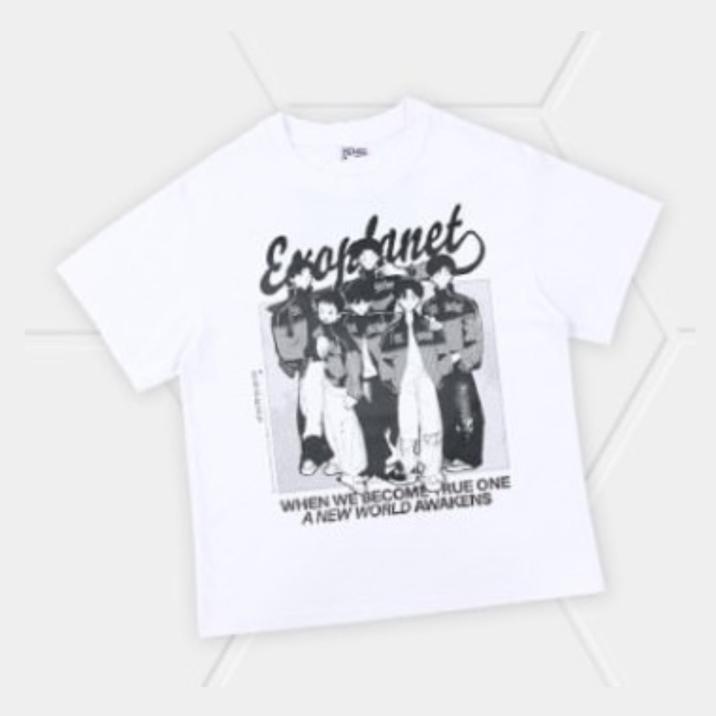 (PRE-ORDER) EXO FANMEETING <EXO’verse> - ILLUSTRATION T-SHIRT